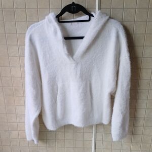 Fuzzy White Cropped Sweater